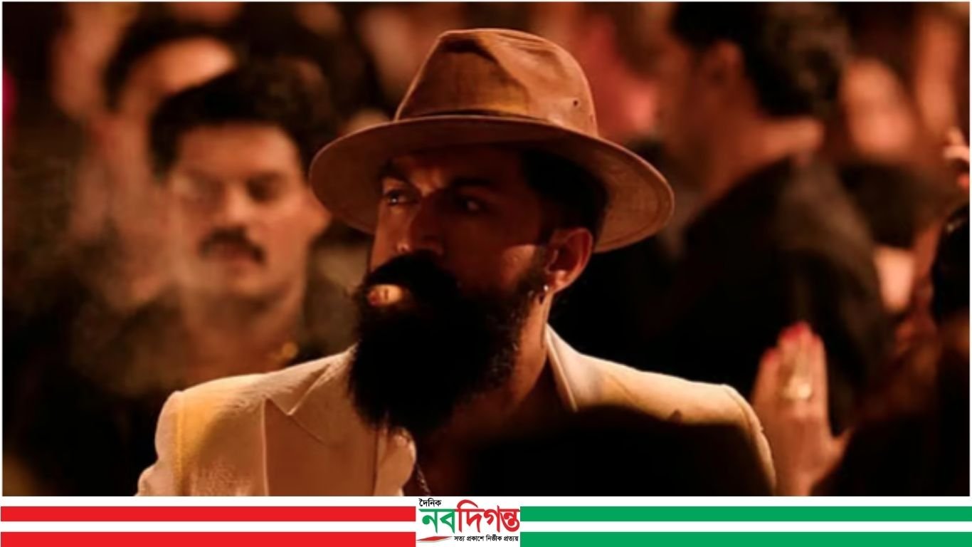 গাড়ির মধ্যে যৌনতা, তুমুল বিতর্ক ‘টক্সিক’ নিয়ে