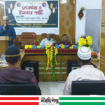 জয়পুরহাটে এমপি ফজলুর রহমান সাইদকে বেসওয়ার সংবর্ধনা মো: আল হাসান জয়পুরহাট প্রতিনিধি বাংলাদেশ এক্সসোলজার ওয়েলফেয়ার ফাউন্ডেশন (বেসওয়া)-এর পক্ষ থেকে জয়পুরহাট-১ আসনের সংসদ সদস্য ফজলুর রহমান সাইদকে ফুলেল শুভেচ্ছা ও সংবর্ধনা জানানো হয়েছে। শুক্রবার(২৭ ফেব্রুয়ারি) বিকেল ৫টায় শহরের ছমির রেস্তোরাঁর অডিটোরিয়ামে বেসওয়ার জেলা ও উপজেলা পর্যায়ের নেতৃবৃন্দ উপস্থিত থেকে এমপিকে ফুলের তোড়া দিয়ে শুভেচ্ছা জানান। এ সময় সংগঠনের পক্ষ থেকে বলা হয়, দেশের স্বাধীনতা ও সার্বভৌমত্ব রক্ষায় অবসরপ্রাপ্ত সেনাসদস্যদের অবদান অনস্বীকার্য। তাদের কল্যাণ ও পুনর্বাসনে কার্যকর ভূমিকা রাখার প্রত্যাশায় এমপির প্রতি শুভকামনা জানানো হয়। অনুষ্ঠানে প্রধান অতিথির বক্তব্যে সংসদ সদস্য ফজলুর রহমান সাইদ বলেন, “যারা দেশ রক্ষায় জীবনের সেরা সময়টি উৎসর্গ করেছেন, তাদের সম্মান ও কল্যাণ নিশ্চিত করা রাষ্ট্রের নৈতিক দায়িত্ব। অবসরপ্রাপ্ত সেনাসদস্যদের সামাজিক নিরাপত্তা ও উন্নয়নে আমি সবসময় পাশে থাকবো।” তিনি আরও বলেন, প্রাক্তন সেনাসদস্যরা শৃঙ্খলা, দেশপ্রেম ও সততার প্রতীক। সমাজ গঠনে তাদের অভিজ্ঞতা কাজে লাগাতে সমন্বিত উদ্যোগ প্রয়োজন। এ সময় বেসওয়ার নেতৃবৃন্দ সংগঠনের বিভিন্ন কার্যক্রম তুলে ধরেন এবং ভবিষ্যতে যৌথভাবে কল্যাণমূলক উদ্যোগ গ্রহণের আশাবাদ ব্যক্ত করেন।