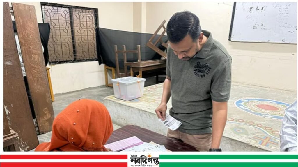 রাজধানীর একটি কেন্দ্র: ভোট দিতে গড়ে প্রায় পৌনে তিন মিনিট লাগছে