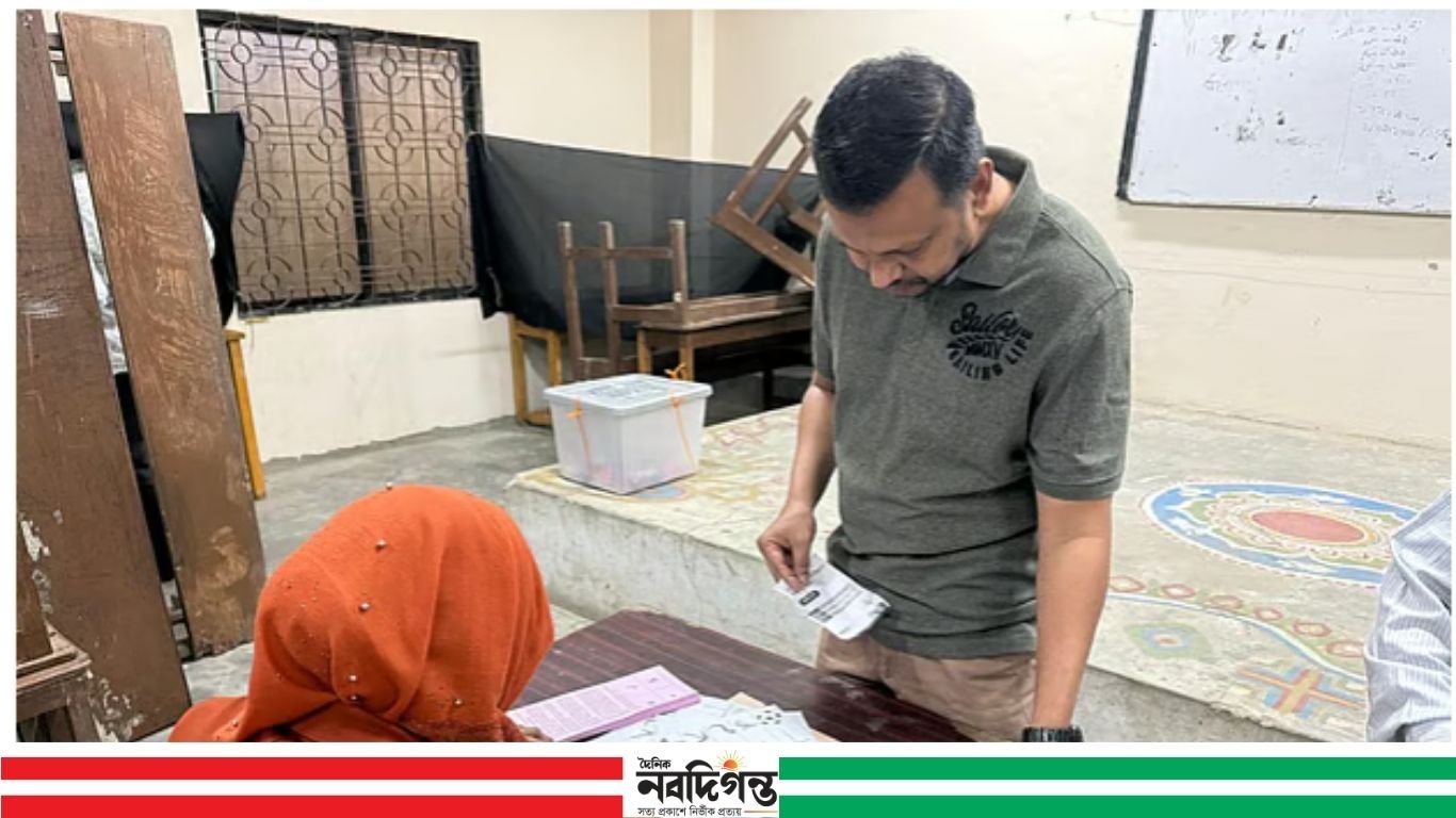 রাজধানীর একটি কেন্দ্র: ভোট দিতে গড়ে প্রায় পৌনে তিন মিনিট লাগছে