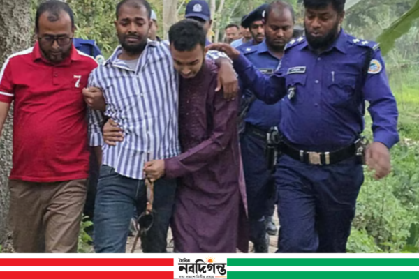 ঝালকাঠিতে ডান্ডাবেড়ি পায়ে বাবার জানাজায় কার্যক্রম নিষিদ্ধ ছাত্রলীগ নেতা