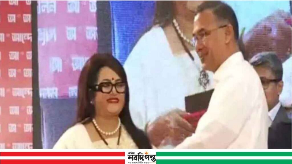 ববিতার হাতে একুশে পদক দিলেন প্রধানমন্ত্রী