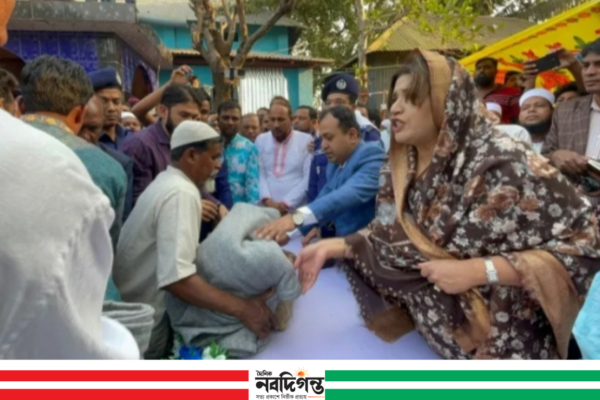 সালথায় অগ্নিকাণ্ডে ক্ষতিগ্রস্ত পরিবারের পাশে দাঁড়ালেন পররাষ্ট্র প্রতিমন্ত্রী