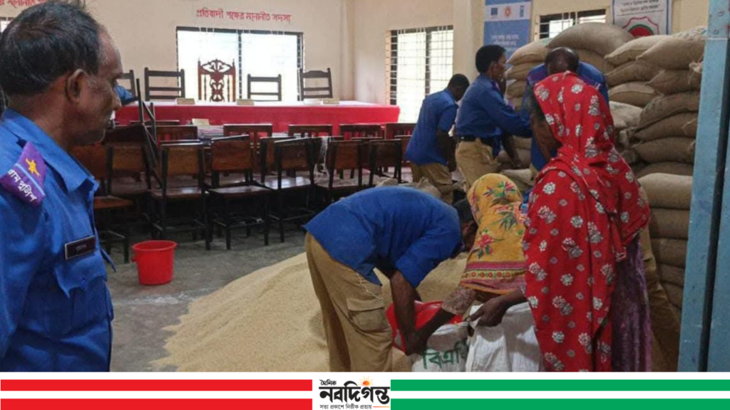 জয়পুরহাটের ক্ষেতলালে গরিবের হক আত্মসাৎ! ভিজিএফের চালে ওজনে কারচুপির অভিযোগ প্যানেল চেয়ারম্যানের বিরুদ্ধে 1 জয়পুরহাটের ক্ষেতলালে গরিবের হক আত্মসাৎ! ভিজিএফের চালে ওজনে কারচুপির অভিযোগ প্যানেল চেয়ারম্যানের বিরুদ্ধে