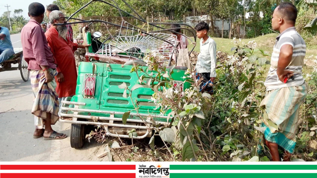 টাঙ্গাইলে বাসের ধাক্কায় সিএনজি চালকসহ নিহত ৩ 1 টাঙ্গাইলে বাসের ধাক্কায় সিএনজি চালকসহ নিহত ৩