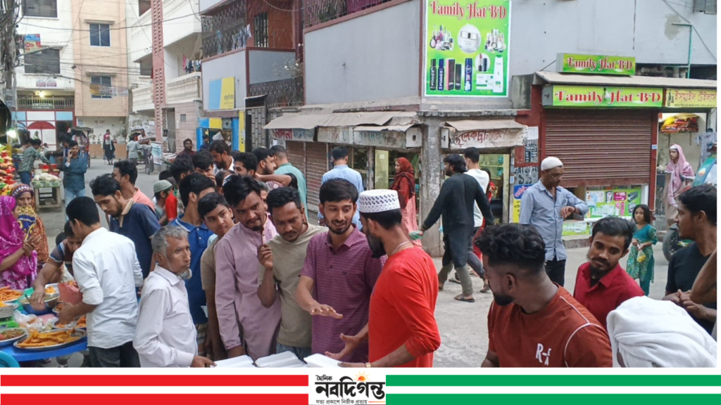 আপন শিকড় ফাউন্ডেশনের ইফতার বিতরন কর্মসূচির আজ ১১ দিন 1 আপন শিকড় ফাউন্ডেশনের ইফতার বিতরন কর্মসূচির আজ ১১ দিন