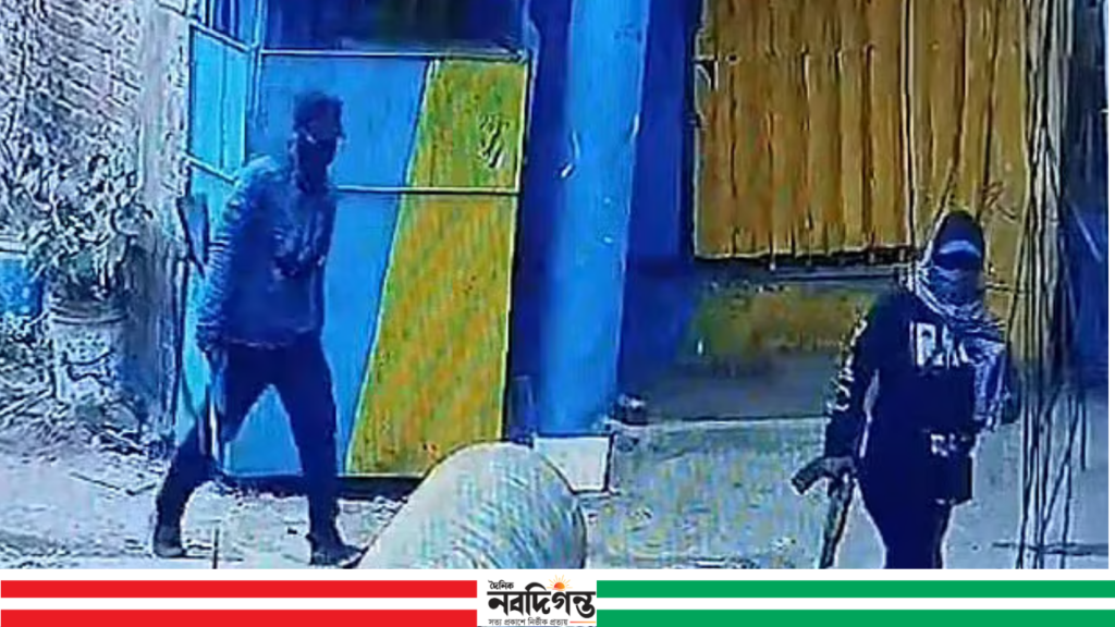 সন্ত্রাসীদের দলে প্রশিক্ষিত শুটার, দুশ্চিন্তায় পুলিশ 2 সন্ত্রাসীদের দলে প্রশিক্ষিত শুটার, দুশ্চিন্তায় পুলিশ