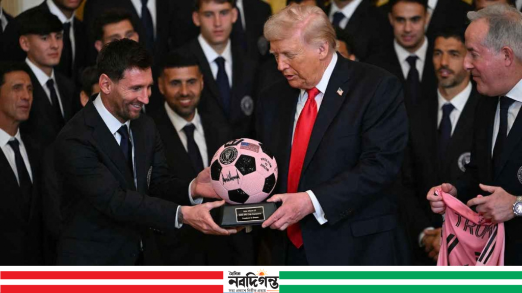 প্রথমবার হোয়াইট হাউজে ‍গিয়ে ট্রাম্পকে যে উপহার দিলেন মেসি