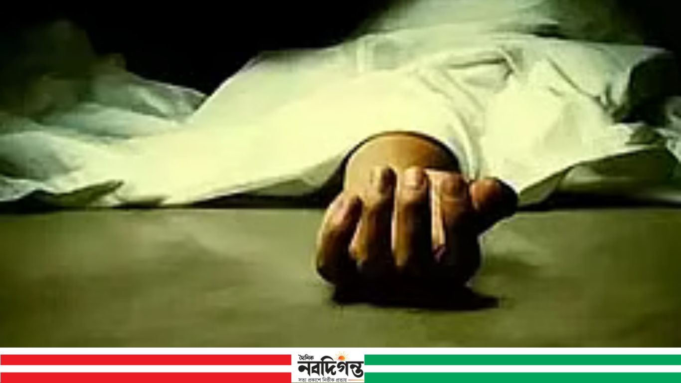 নওগাঁয় ঘর থেকে স্ত্রী-সন্তানের লাশ উদ্ধার, হাসপাতালে নেওয়ার পথে স্বামীর মৃত্যু