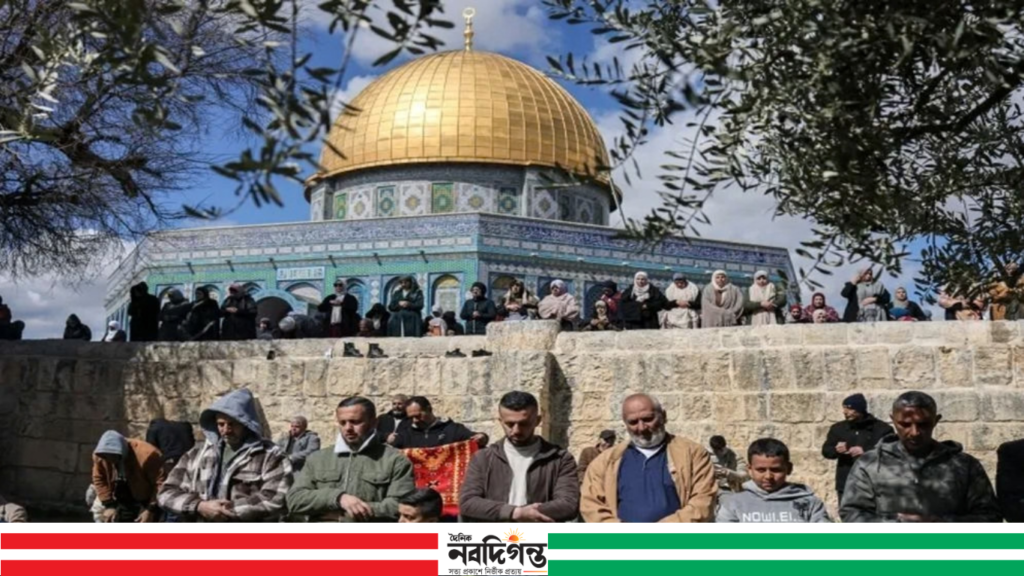 আল আকসা মসজিদে জুমার নামাজে নিষেধাজ্ঞা দিলো ইসরায়েল 1 আল আকসা মসজিদে জুমার নামাজে নিষেধাজ্ঞা দিলো ইসরায়েল