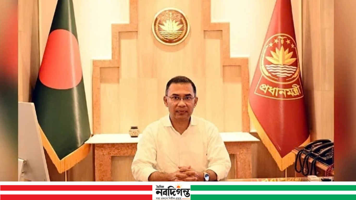 ছুটির দিনেও কার্যালয়ে ব্যস্ত সময় পার করলেন প্রধানমন্ত্রী