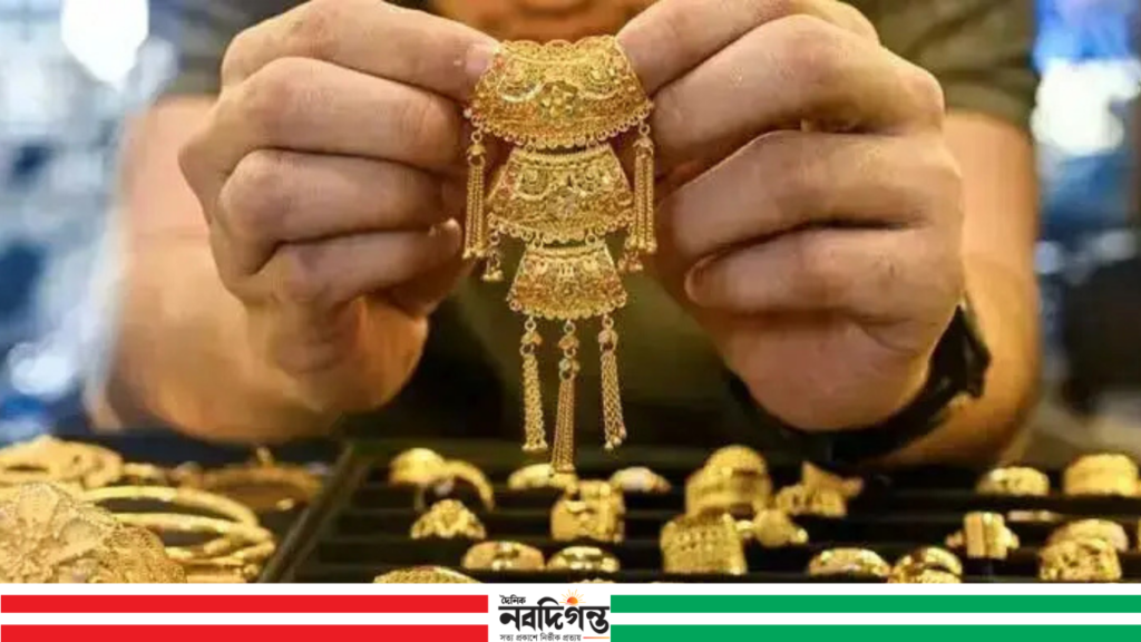 দেশের বাজারে সোনার দাম আরও কমল