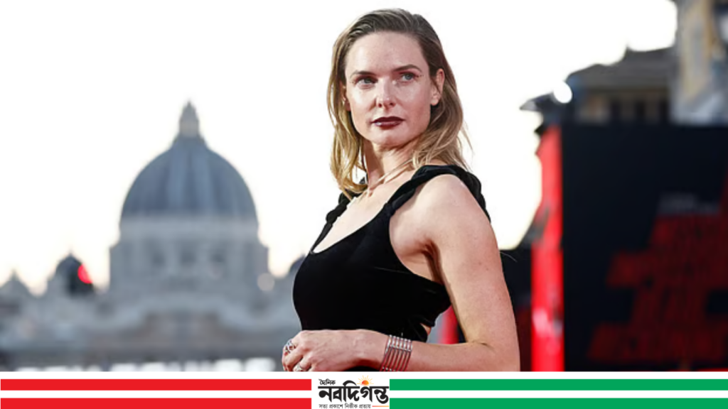 অন্তরঙ্গ দৃশ্যে নিজের নিরাপত্তা কিভাবে নিশ্চিত করেন রেবেকা ফার্গুসন