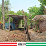 চলাচলের রাস্তা বন্ধ করে ঘর উত্তোলনের অভিযোগ