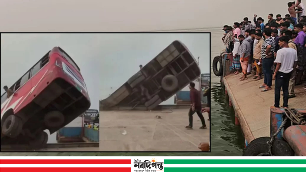 দৌলতদিয়ায় ফেরির ধাক্কায় পদ্মায় বাস, দুইজনের মরদেহ উদ্ধার