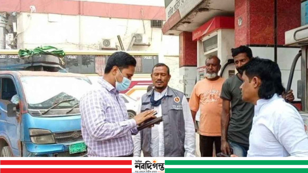 জ্বালানি তেলের বাজার নিয়ন্ত্রণে মাঠে নামানো হচ্ছে মোবাইল কোর্ট 1 জ্বালানি তেলের বাজার নিয়ন্ত্রণে মাঠে নামানো হচ্ছে মোবাইল কোর্ট