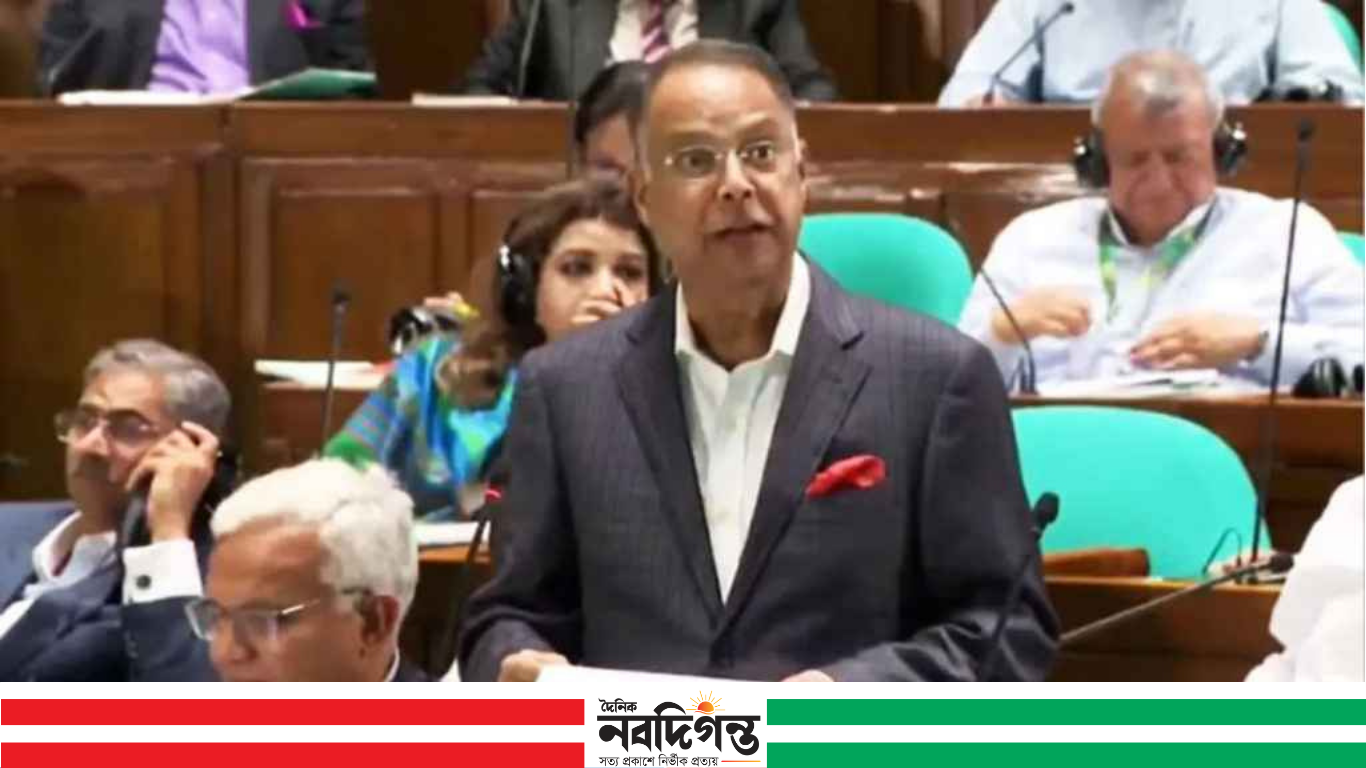 জ্বালানিতে সংকট নয়, বাড়তি মজুত—অযথা আতঙ্কে কৃত্রিম চাপ: মন্ত্রী