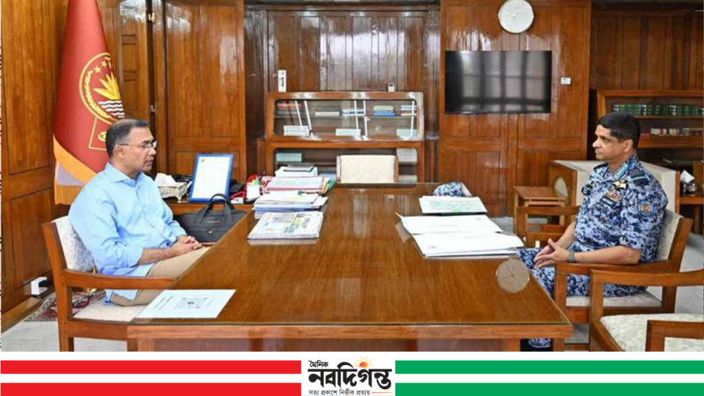 প্রধানমন্ত্রীর সঙ্গে বিমান বাহিনী প্রধানের সাক্ষাৎ