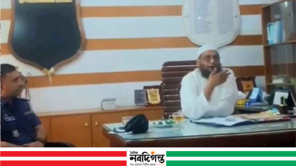 থানায় ওসির চেয়ারে বসে গেলেন এমপি, ভিডিও ভাইরাল 1 থানায় ওসির চেয়ারে বসে গেলেন এমপি, ভিডিও ভাইরাল