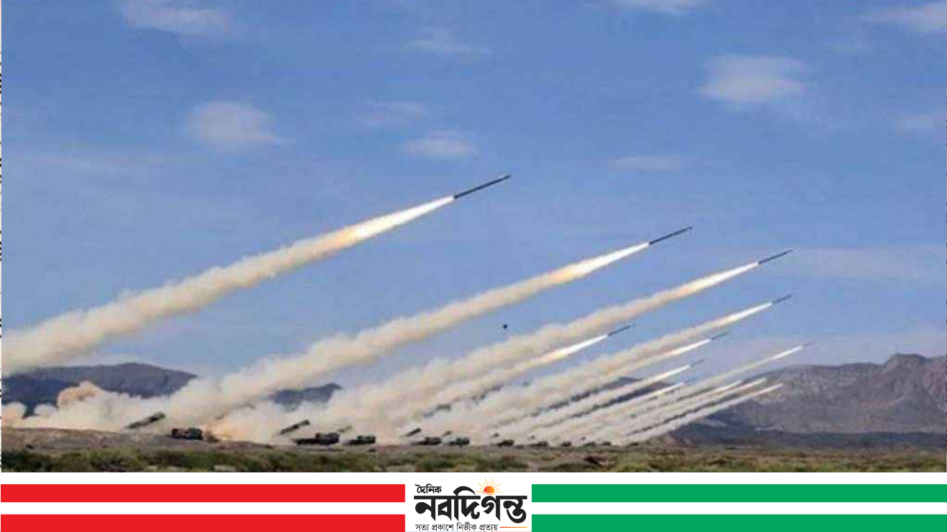 লেবাননে ইসরায়েলি হামলার জবাবে হিজবুল্লাহর রকেট আক্রমণ