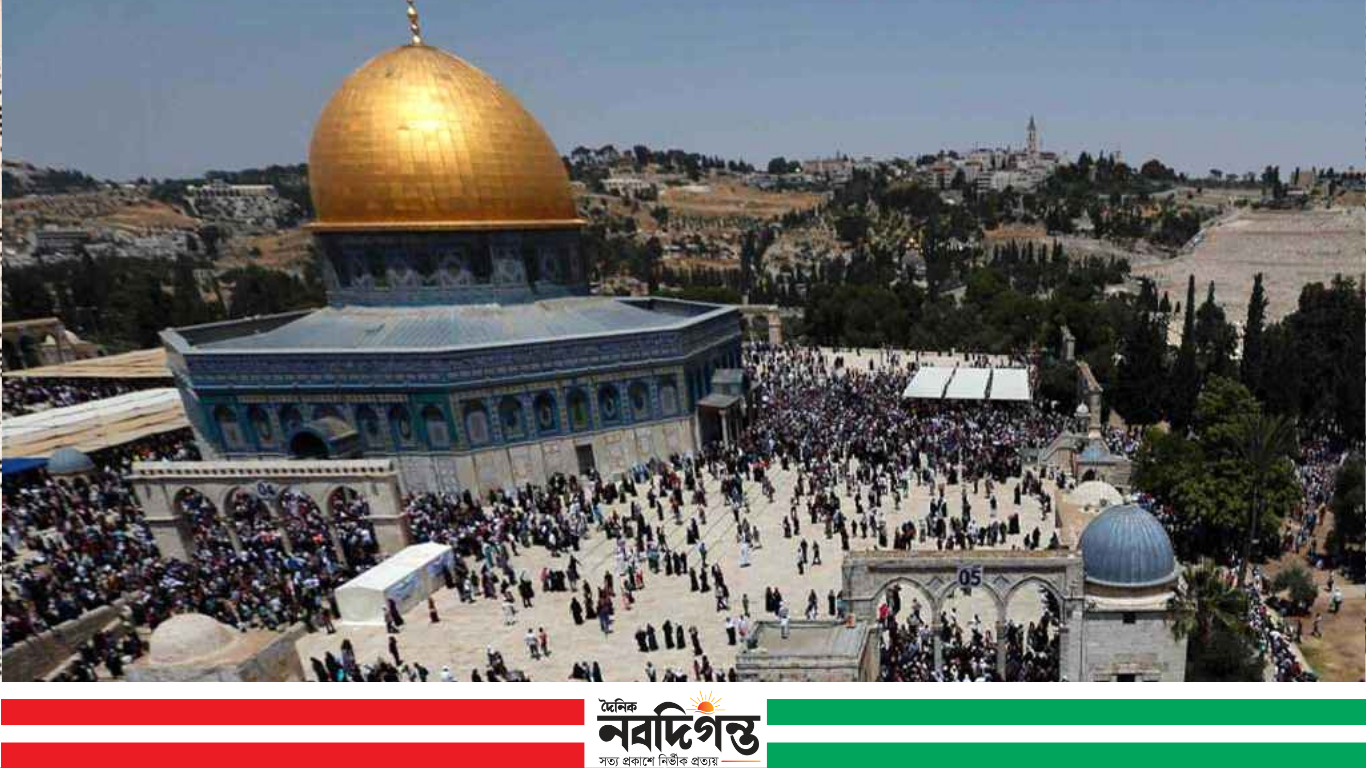 ৪০ দিন পর খুলল আল-আকসা, মুসল্লিদের ভিড়