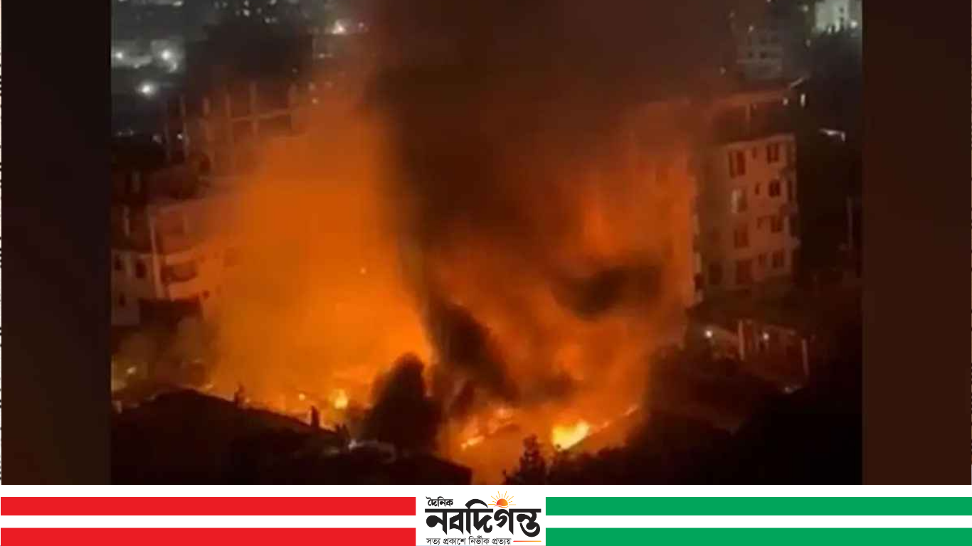 তুরাগে বস্তিতে আগুন, কাজ করছে ৫ ইউনিট