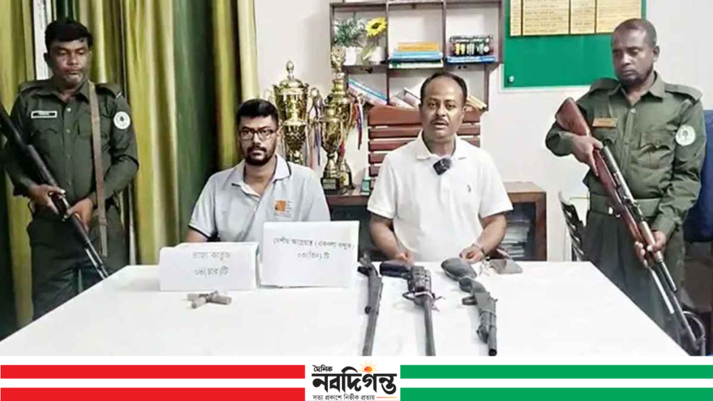 সুন্দরবনে টহল দলের সঙ্গে বনদস্যুদের গোলাগুলি, অস্ত্র উদ্ধার 1 সুন্দরবনে টহল দলের সঙ্গে বনদস্যুদের গোলাগুলি, অস্ত্র উদ্ধার