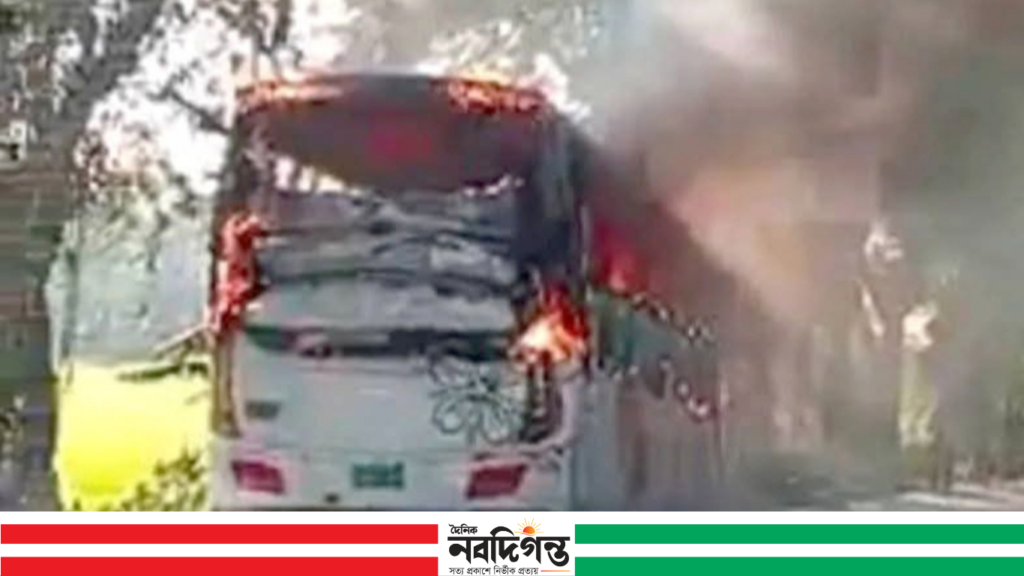 মাদারীপুরে চলন্ত বাসে আগুন 1 মাদারীপুরে চলন্ত বাসে আগুন