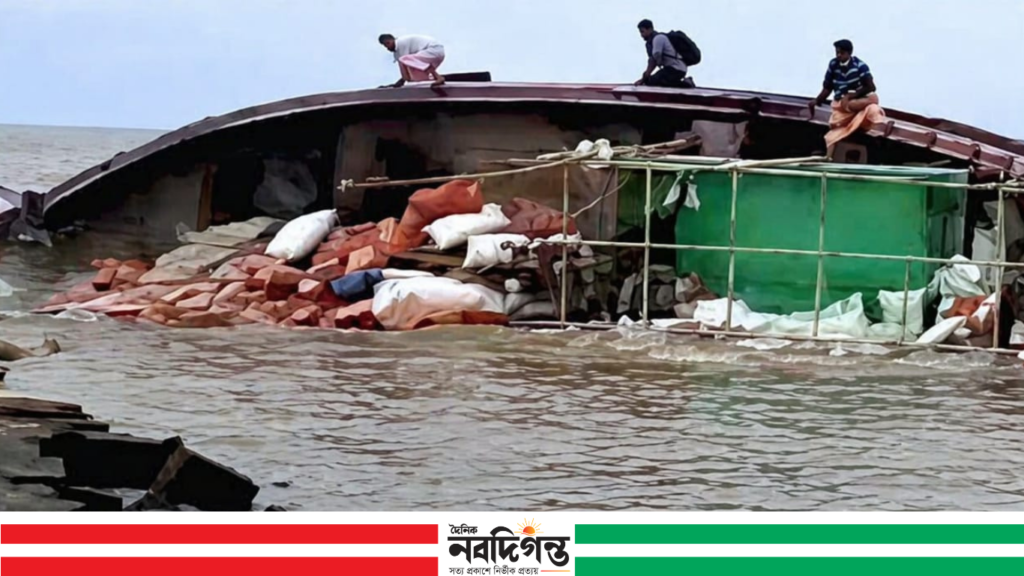 মনপুরা–তজুমদ্দিন নৌপথে ট্রলারডুবি, ২০ লাখ টাকার পণ্য নদীতে তলিয়ে গেল