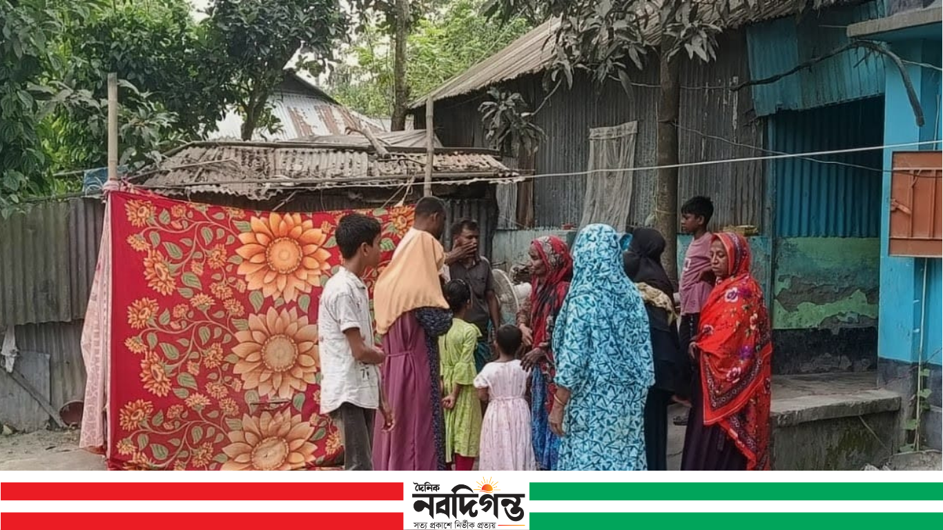 রাজারহাটে সড়ক দুর্ঘটনা: মাছবাহী ট্রাকের ধাক্কায় ভ্যানচালক নিহত