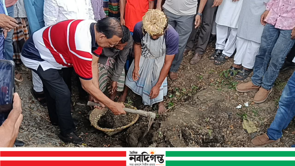 নোয়াখালী'র চাটখিলে খাল খনন প্রকল্পের উদ্বোধন করলেন ব্যারিস্টার খোকন