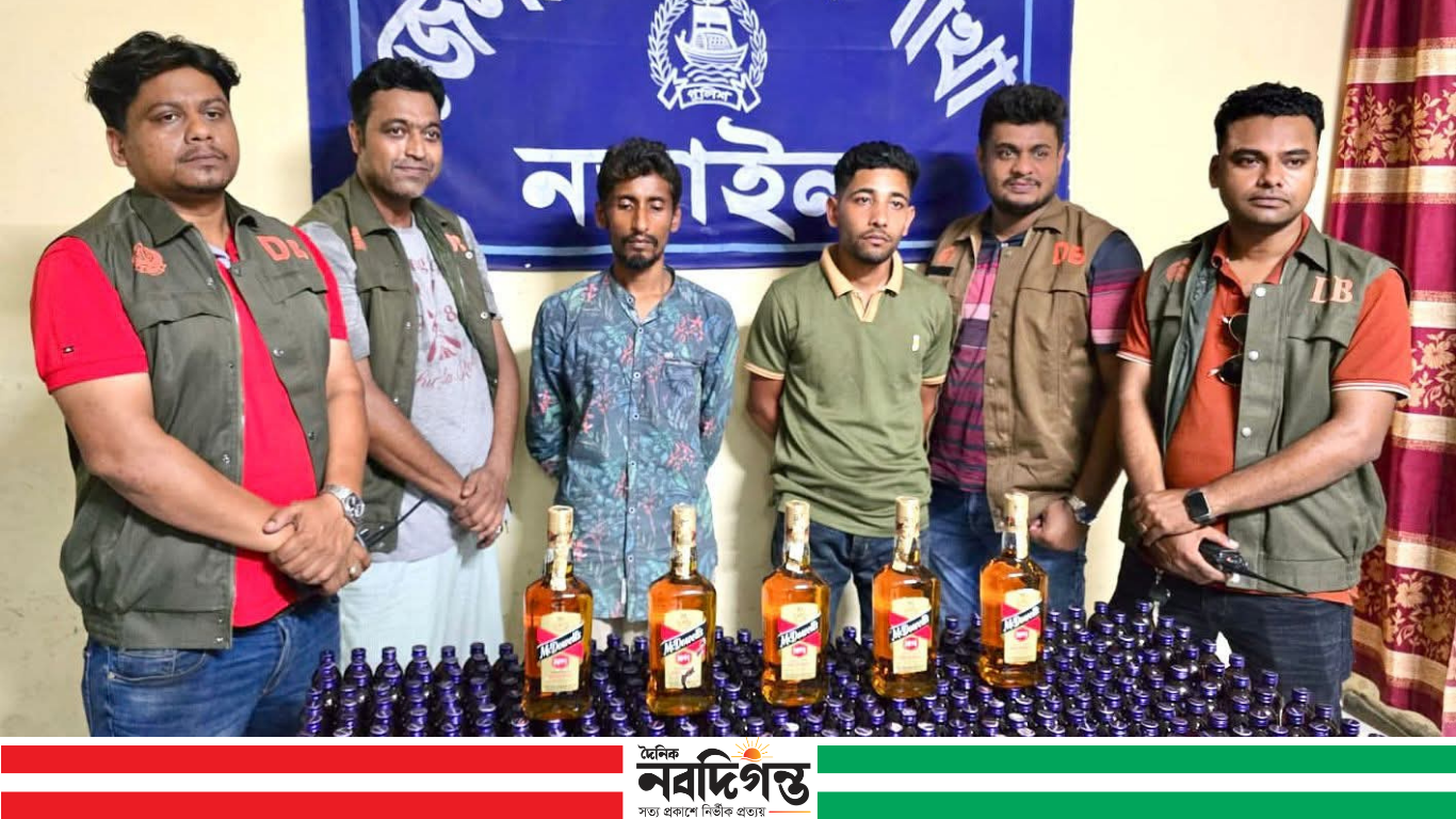 পৃথক অভিযানে ৩৯৮ বোতল ইসকাফ ও ৫ বোতল বিদেশি মদ সহ দুইজন গ্রেফতার