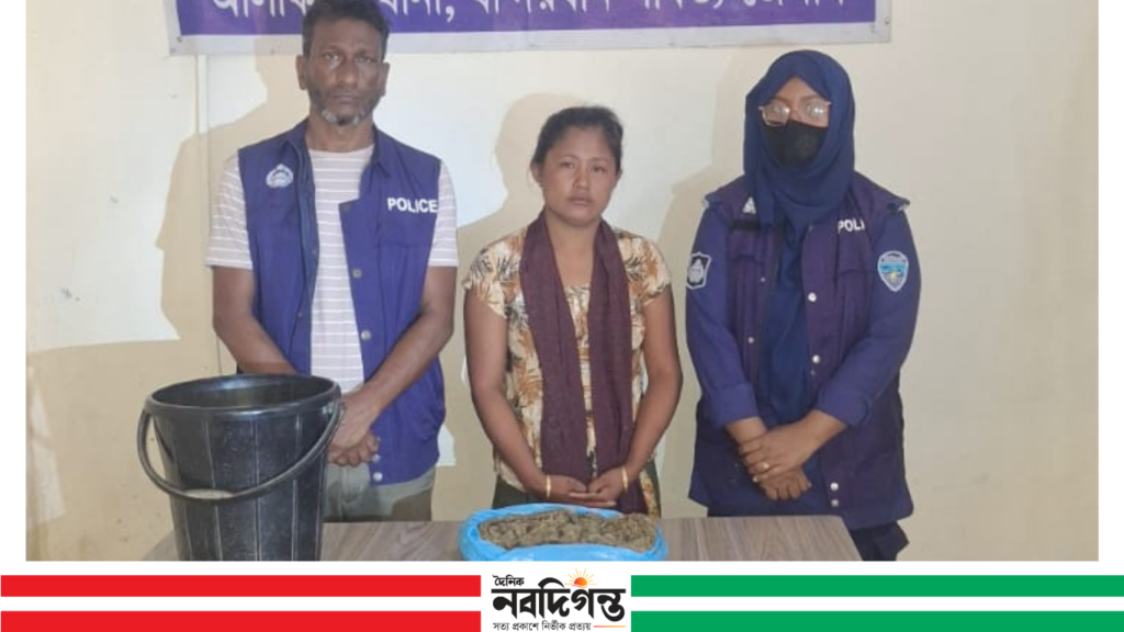 আলীকদমে পুলিশের বিশেষ অভিযান: ৯০০ গ্রাম গাঁজাসহ নারী মাদক ব্যবসায়ী আটক