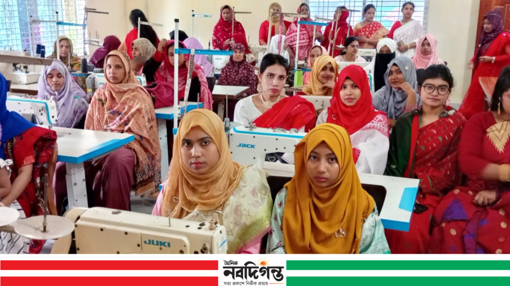 পাঁচবিবিতে নারী উদ্যোক্তা গড়ে তুলছে এসডিএস