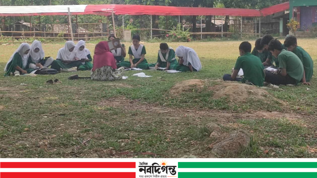 তীব্র তাপদাহ ও লোডশেডিংয়ে ব্যাহত পাঠদান, আলীকদমে গাছতলায় ক্লাস