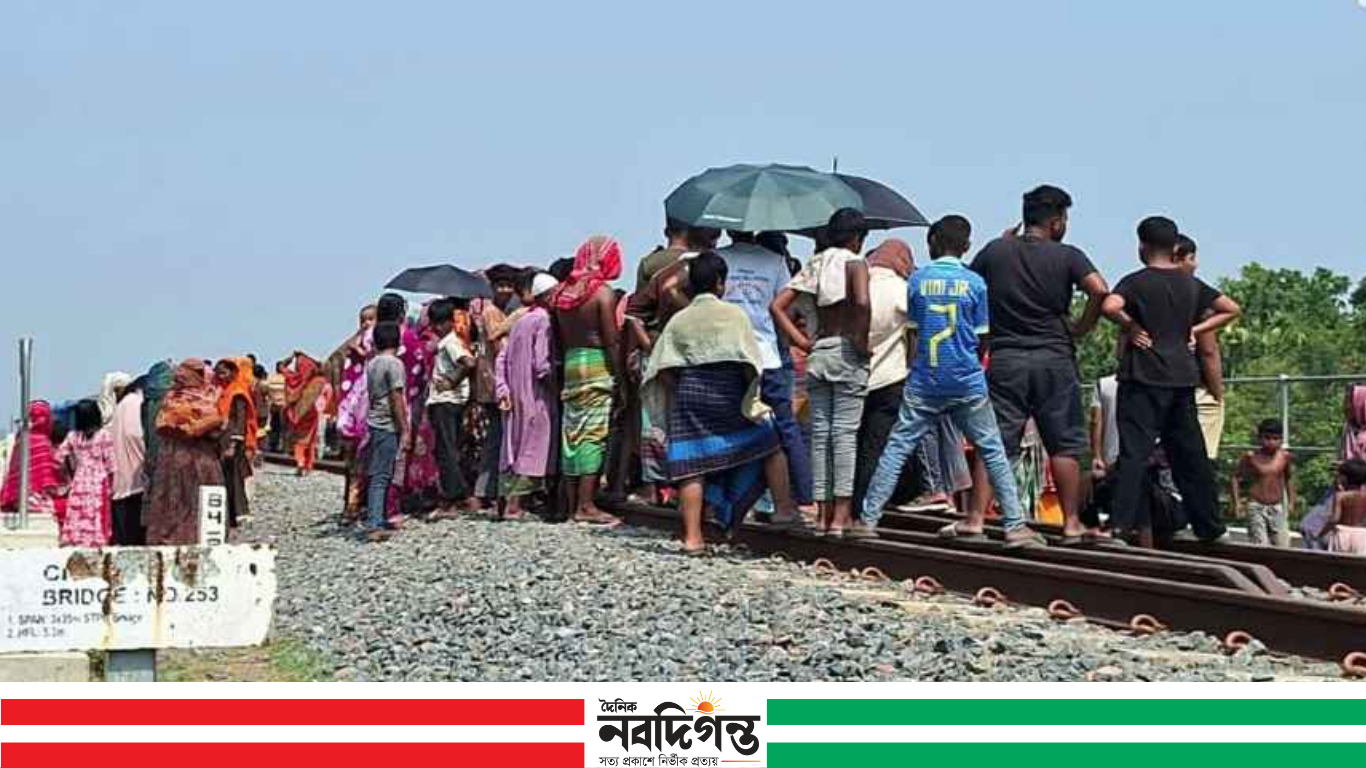 নড়াইলে ট্রেনে কাটা পড়ে মা-ছেলের মৃত্যু ও সড়ক দুর্ঘটনায় নসিমন চালকের মৃত্যু