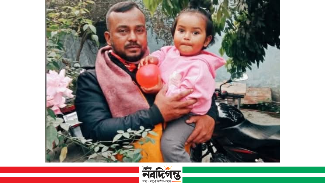 বজ্রাঘাতে প্রাণ গেল বাবার, কোল থেকে ছিটকে প্রাণে বাঁচল শিশুসন্তান