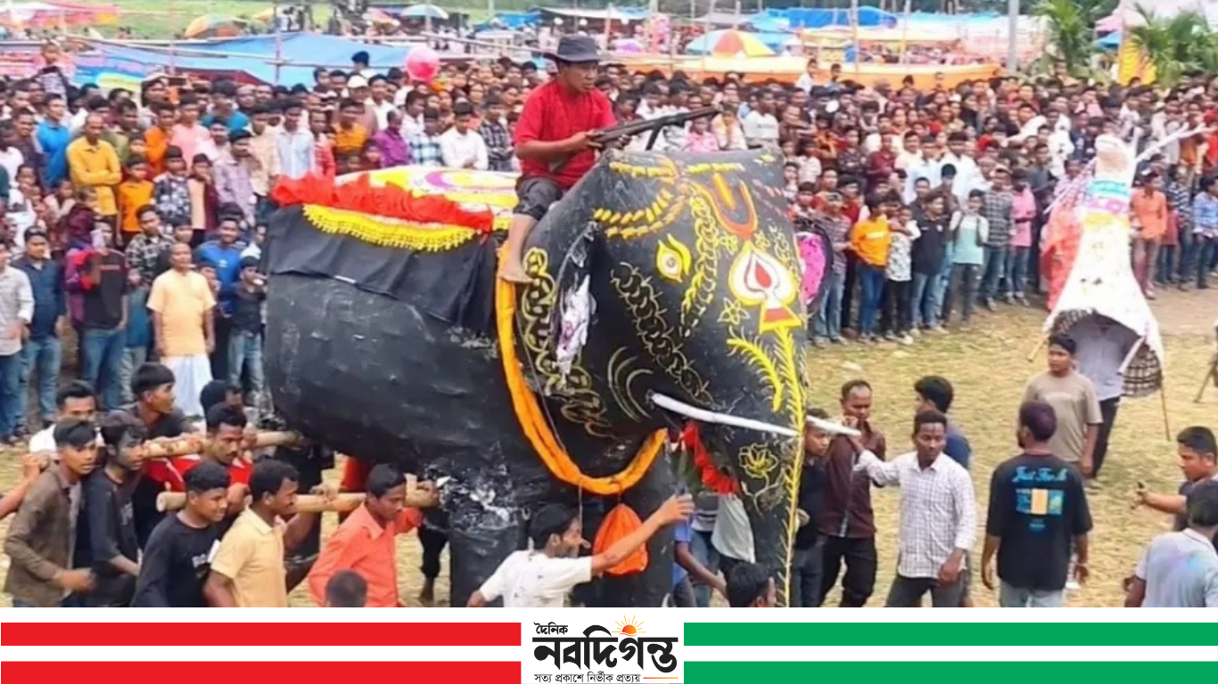ঠাকুরগাঁওয়ে চড়ক মেলায় বাঁশ-কাগজের শিল্পে গ্রামীণ ঐতিহ্যের প্রাণচাঞ্চল্য