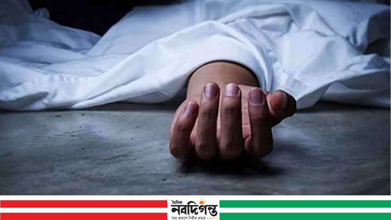 খাটে ছেলের মরদেহ, ফ্যানে ঝুলছিলেন মা