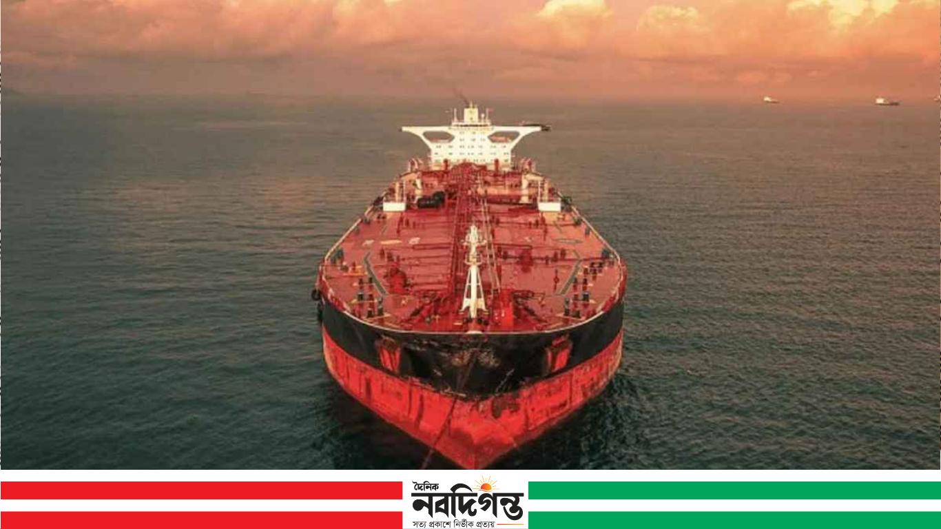 বন্দরে আসছে জ্বালানিবাহী দুই জাহাজ