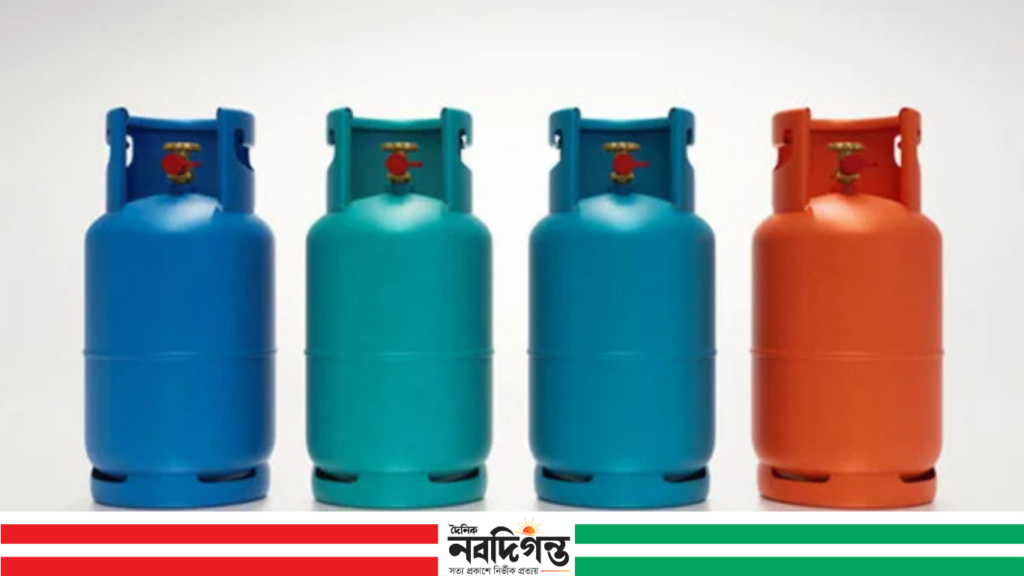 আসামে রন্ধন গ্যাসের দাম বাড়ায় এস ইউ সি আই (সি) দলের প্রতিবাদ
