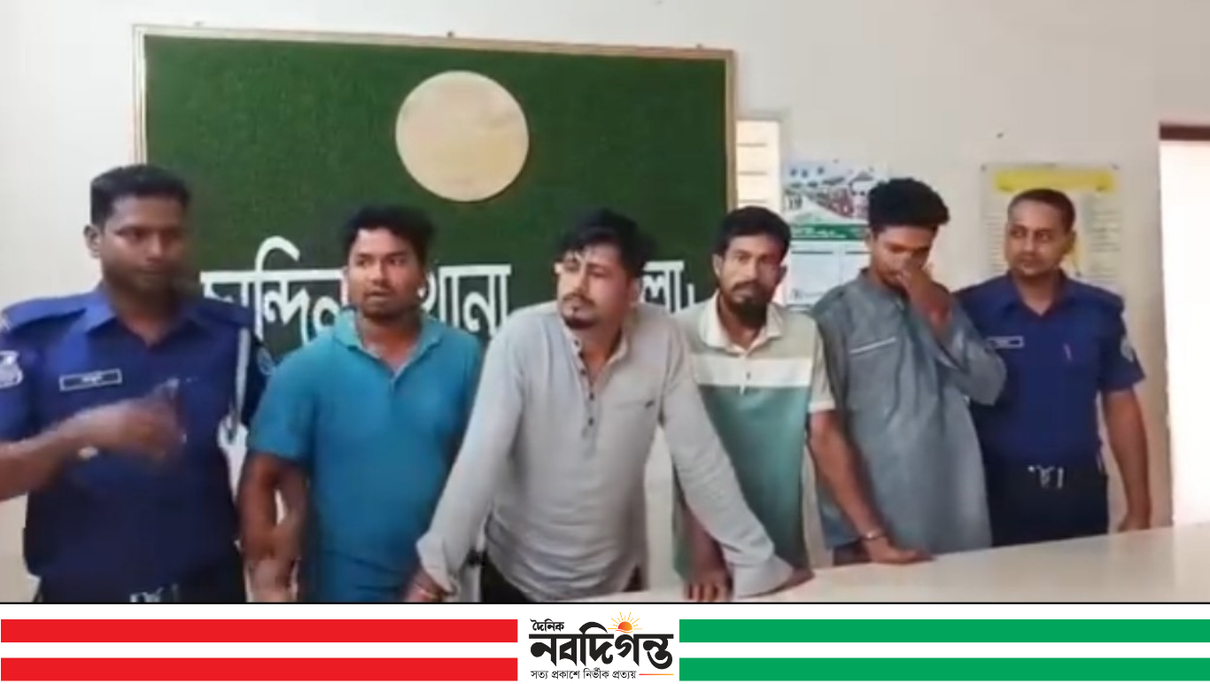 চান্দিনায় স্বামীর কাছ থেকে স্ত্রীকে ছিনিয়ে নিয়ে সংঘবদ্ধ ধর্ষণ, আটক ৪