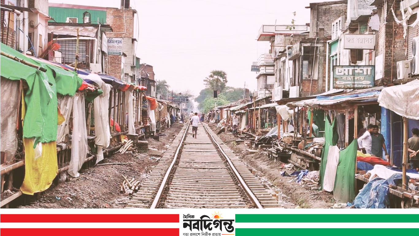 দৌলতপুর রেললাইনে জীবিকার টানাপোড়েন, উচ্ছেদের আতঙ্কে ক্ষুদ্র ব্যবসায়ীরা