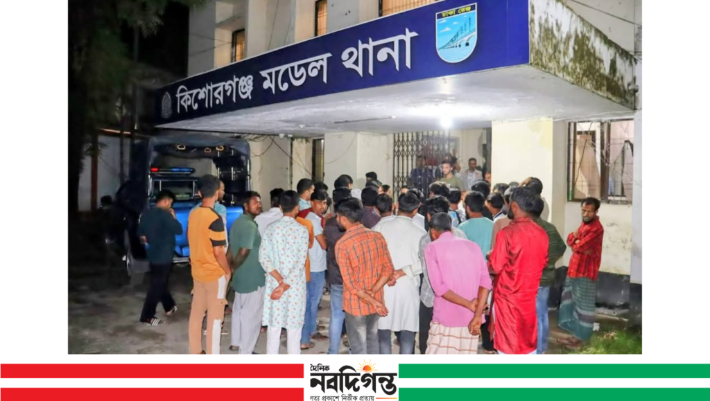 কিশোরগঞ্জে কিশোর অপরাধ প্রতিরোধে রাতে বিশেষ অভিযান, শহরজুড়ে টহল জোরদার
