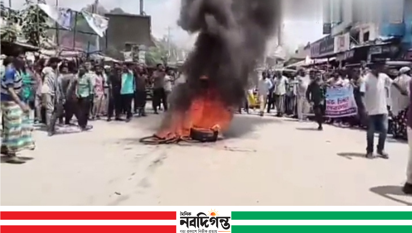 ভোলায় বিএনপি নেতার মুক্তির দাবিতে সড়ক অবরোধ, দুর্ভোগে যাত্রী