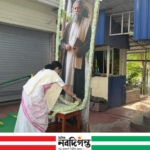 কালীঘাটের বাড়ির সামনে নিজ উদ্যোগে রবীন্দ্রজয়ন্তী পালন মমতার