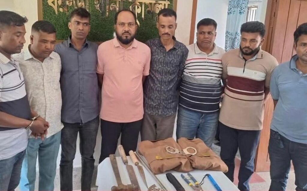 কুমিল্লায় পুলিশের ছদ্মবেশে ডাকাতির প্রস্তুতি, ৮ জন আটক