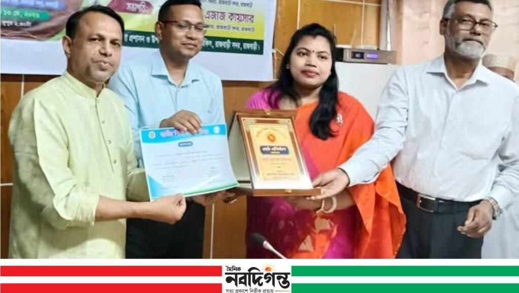 রাজবাড়ী সদরে শ্রেষ্ঠ কলেজ শিক্ষক হলেন মাসুদুজ্জামান