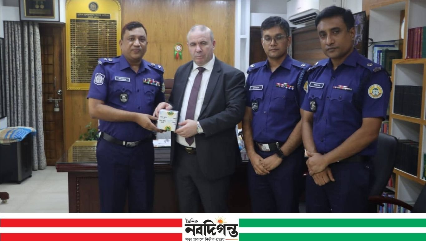 ভোলায় আলজেরিয়ার রাষ্ট্রদূতের সঙ্গে পুলিশ সুপারের সৌজন্য সাক্ষাৎ