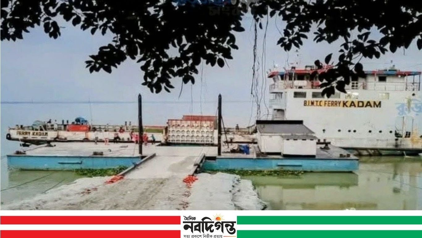 দীর্ঘ বিরতির পর চালু হলো চিলমারী-রৌমারী নৌরুটের ফেরি চলাচল